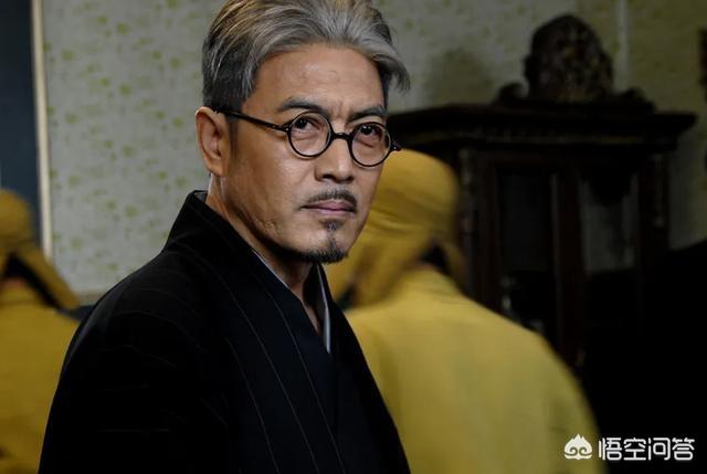 大魔术师演员表:求揭秘《大魔术师》丁建中将人切割成两半并分开的魔术？