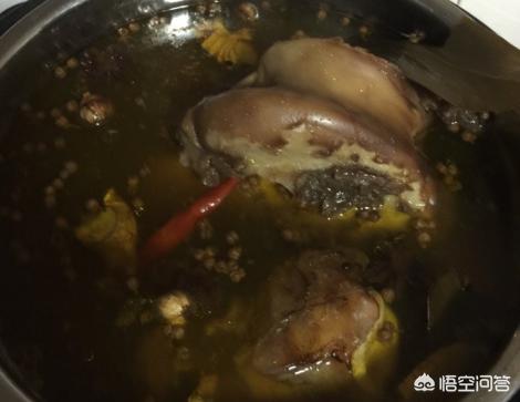 黄豆花生牛骨汤的功效:牛大腿骨怎么熬汤比较好？