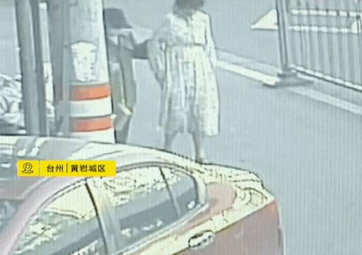 18岁姑娘正走路裙底突然掉出孩子,为什么有的人生孩子那么容易？