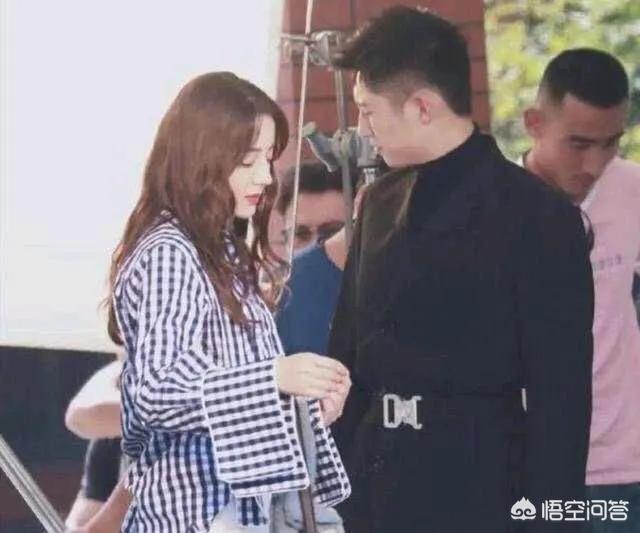 杨紫怼粉丝:为什么继227事件后，杨紫和迪丽热巴的粉丝互撕？如何看？