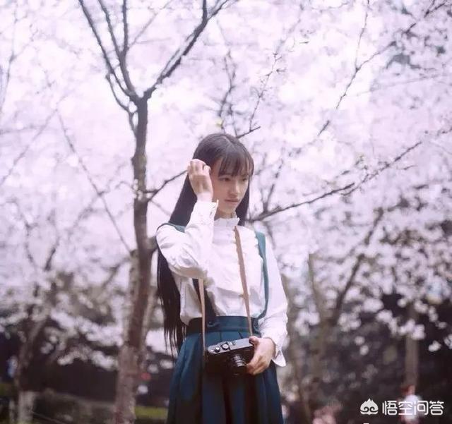 武大校花黄灿灿:活在照片里的黄灿灿算得上武大校花吗？