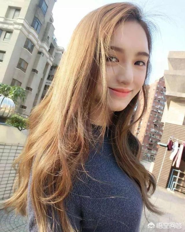 武大校花黄灿灿:活在照片里的黄灿灿算得上武大校花吗？