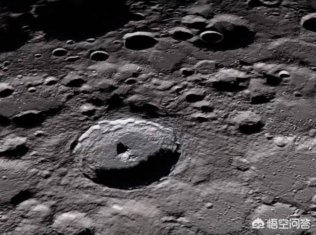 月球内部空心之谜已经被解开，月球是空心的，里面有个庞大的系统，这是真的吗？
