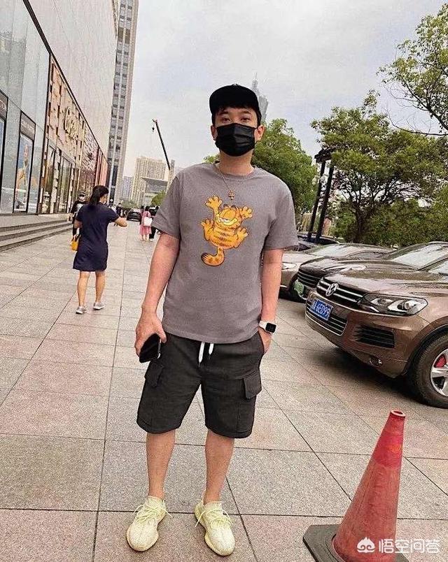 雪梨现任老公是谁:王思聪穿32元T恤，为前女友雪梨直播宣传，你怎么看？