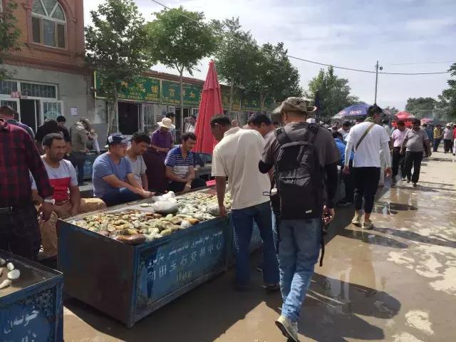 玉石都是在哪里挖的,你去过新疆和田的玉石集市巴扎吗？