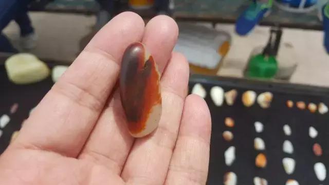 玉石都是在哪里挖的,你去过新疆和田的玉石集市巴扎吗？