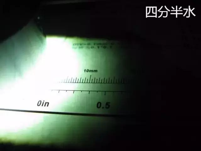 翡翠原石打灯荧光图解,翡翠原石为何要打灯看？打灯是看什么呢？