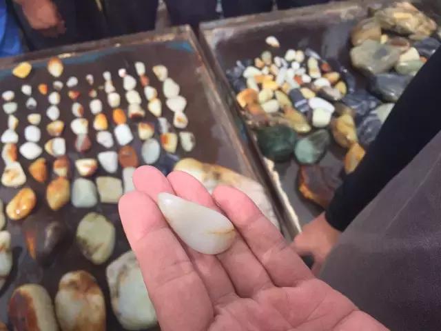 玉石都是在哪里挖的,你去过新疆和田的玉石集市巴扎吗？