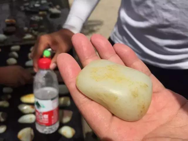 玉石都是在哪里挖的,你去过新疆和田的玉石集市巴扎吗？
