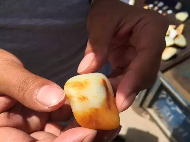 玉石都是在哪里挖的,你去过新疆和田的玉石集市巴扎吗？