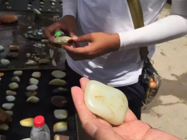 玉石都是在哪里挖的,你去过新疆和田的玉石集市巴扎吗？