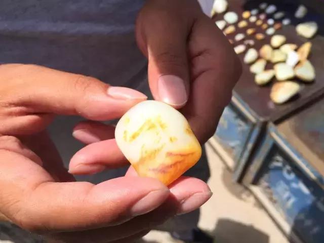 玉石都是在哪里挖的,你去过新疆和田的玉石集市巴扎吗？