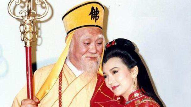 剧本小说中其实已经交待了相关情节,白娘子去向真武大帝请罪,真武大帝