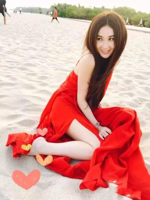温碧霞与养子合照:温碧霞都51岁，显着特别年轻，是怎么保养的？
