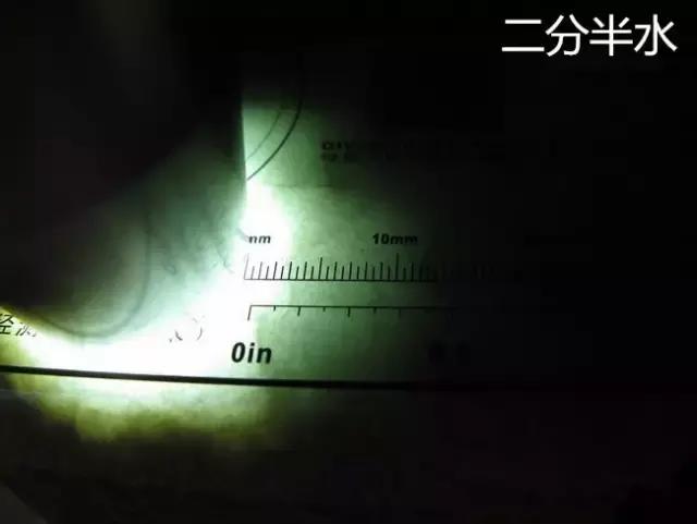 翡翠原石打灯荧光图解,翡翠原石为何要打灯看？打灯是看什么呢？