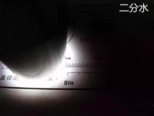 翡翠原石打灯荧光图解,翡翠原石为何要打灯看？打灯是看什么呢？