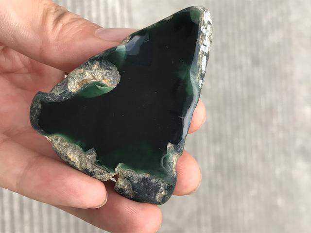 沙皮图片:翡翠的种在评价翡翠的价值方面究竟占多大比例？