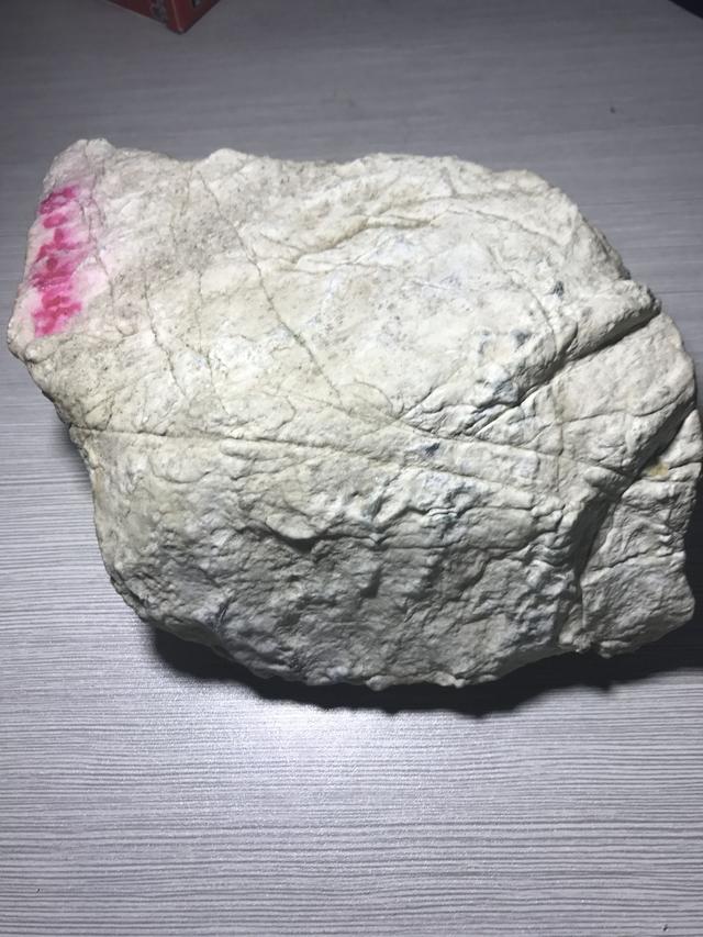 沙皮图片:翡翠的种在评价翡翠的价值方面究竟占多大比例？