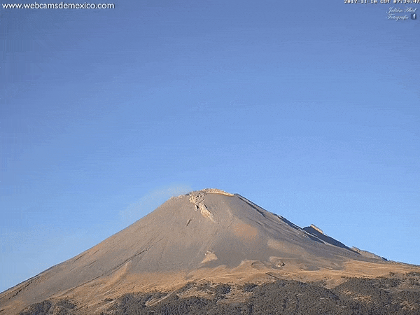 ufo打仗视频:墨西哥火山UFO舰队频频出入，真隐藏外星人基地？