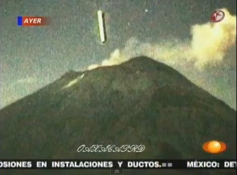 ufo打仗视频:墨西哥火山UFO舰队频频出入，真隐藏外星人基地？