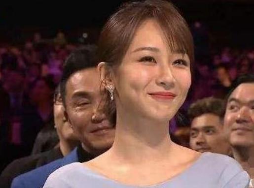 迪丽热巴撕衣服:迪丽热巴杨紫的粉丝大战，根源到底是因为什么？