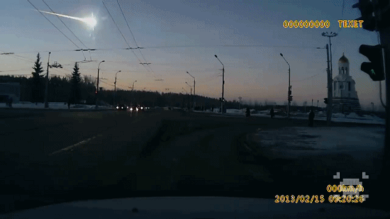 俄罗斯打穿地球灵异事件:2013年俄罗斯上空陨石，被UFO击穿事件，是真还是假？