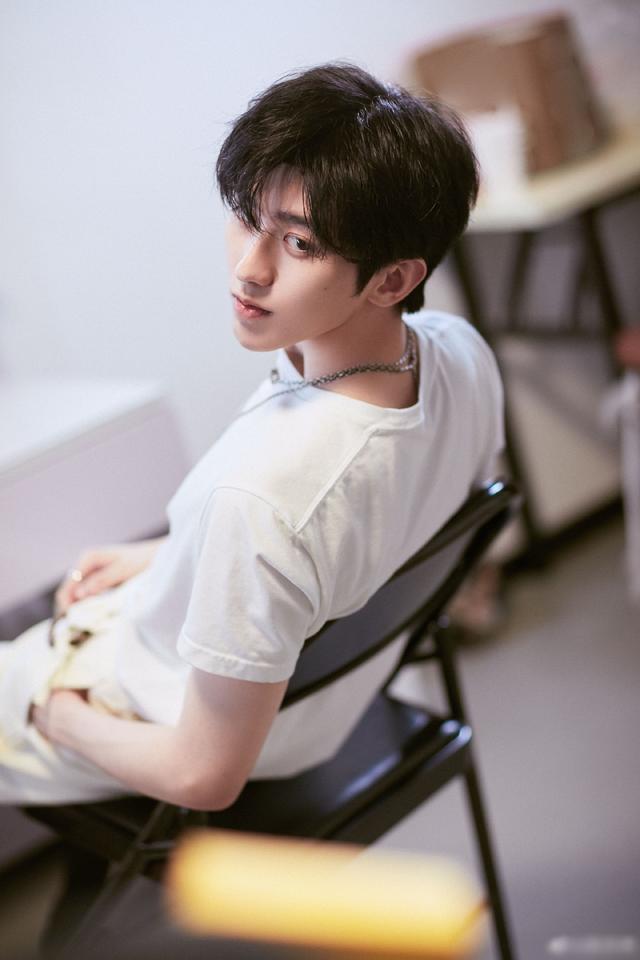 跑男华晨宇为什么哭:为什么说尚雯婕是挖掘蔡徐坤华晨宇的伯乐？
