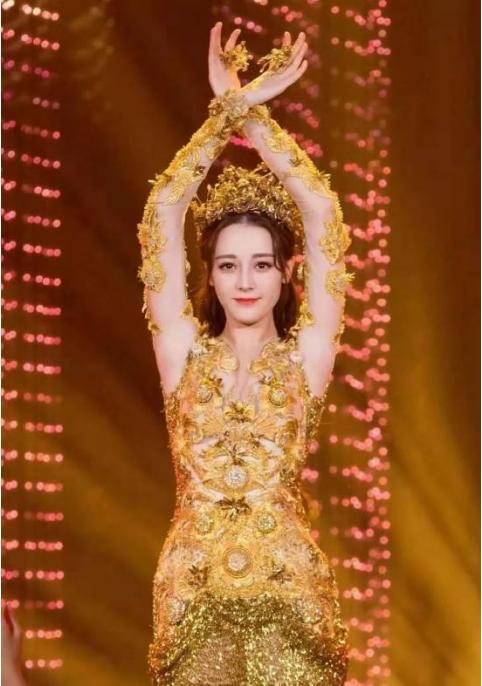 迪丽热巴撕衣服:迪丽热巴杨紫的粉丝大战，根源到底是因为什么？