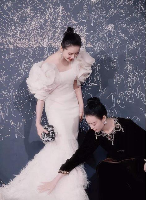 刘诗诗倪妮蹭额头:倪妮刘诗诗拍《流金岁月》能和张曼玉钟楚红媲美吗？