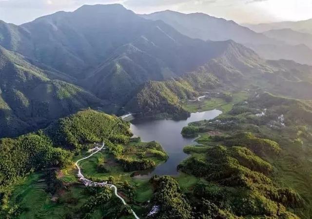 南京据长江之险,号称虎踞龙盘之地,为什么自隋唐以来屡次被攻陷？
