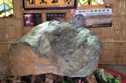 全世界只有中国人玩翡翠,缅甸算是世界上翡翠最多的地方吗？