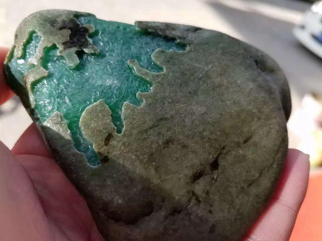 全世界只有中国人玩翡翠,缅甸算是世界上翡翠最多的地方吗？