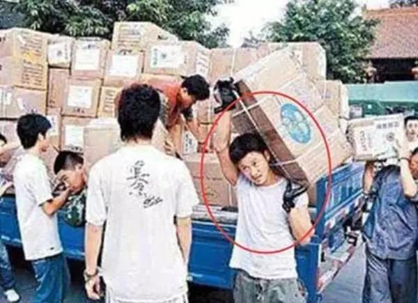 周立波道德绑架:为什么周立波突然要去美国？