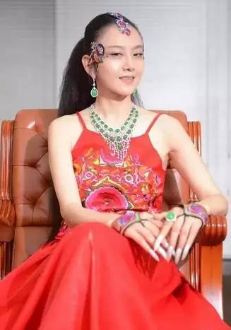 帝王绿手镯,翡翠中所讲的帝王绿是什么种？