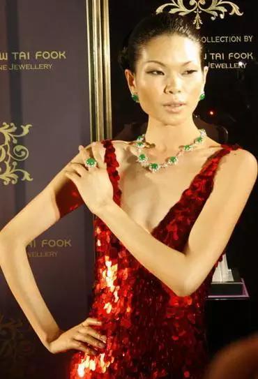 帝王绿手镯,翡翠中所讲的帝王绿是什么种？