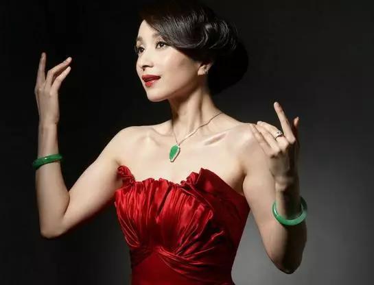 帝王绿手镯,翡翠中所讲的帝王绿是什么种？