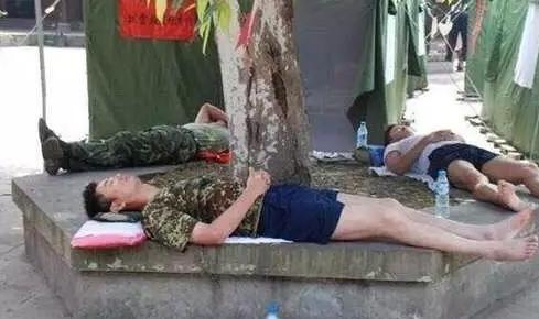 周立波道德绑架:为什么周立波突然要去美国？