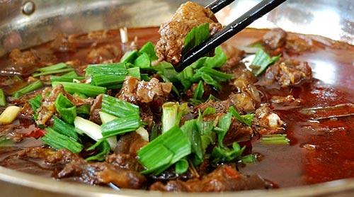 羊肉狗肉的功效与作用:狗肉的功效与作用羊肉的营养价值 牛肉羊肉狗肉，三混荤汤，有大温补之效果吗？