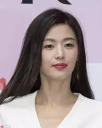 藤井莉娜头像:怎么看待现在一些女性在脸上画痣的现象？