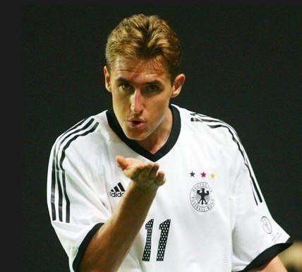 头条问答 - 克洛泽宣布退役,在世界足坛上他的历史地位有多高?