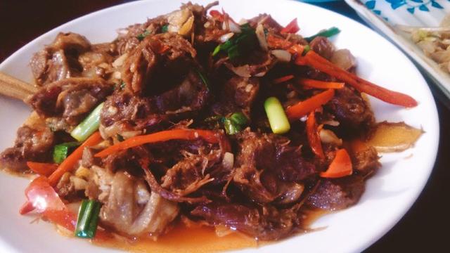 羊肉狗肉的功效与作用:狗肉的功效与作用羊肉的营养价值 牛肉羊肉狗肉，三混荤汤，有大温补之效果吗？