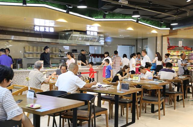 走鲸:口袋妖怪绿宝石水静市啪啪鲸怎么让开？ 走鲸图片