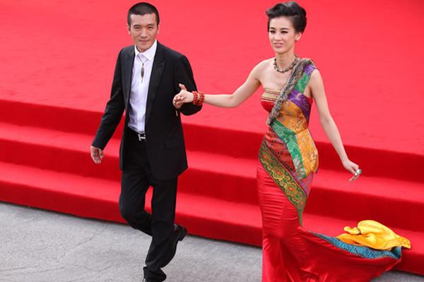 陶红资料:黄圣依首晒一家四口全家福，她和杨子到底什么时候在一起的？