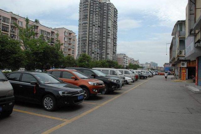 汽车空闲置室外几个月需不需要买车衣