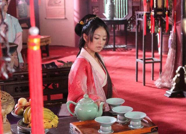 李思思的丈夫:央视元宵晚会上，李思思称郭兰英先生，对吗为什么不称郭兰英女士
