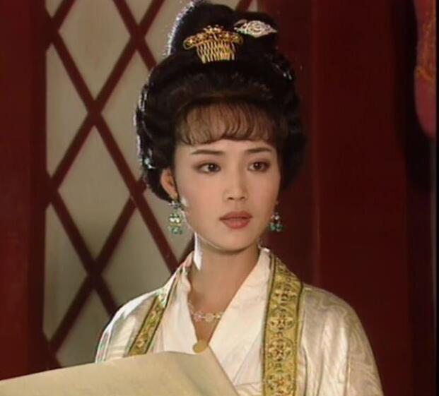 李思思的丈夫:央视元宵晚会上，李思思称郭兰英先生，对吗为什么不称郭兰英女士
