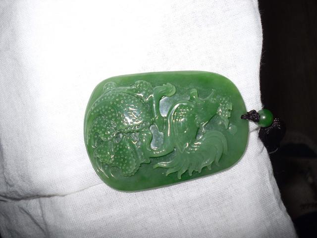 女人戴玉对身体有什么好处,戴玉制品有利于身体健康吗？