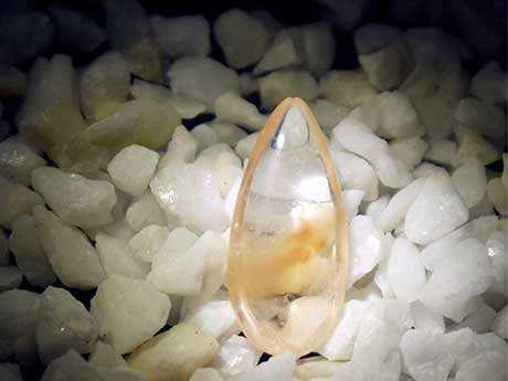 绿幽灵和什么属相犯冲,配戴过的绿幽灵被别人碰了会晦气吗？