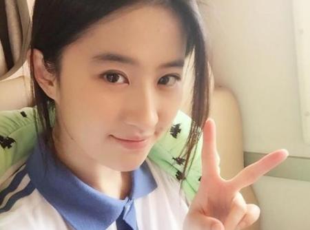 女明星素颜对比照:你觉得哪些女明星即使素颜也依旧好看？