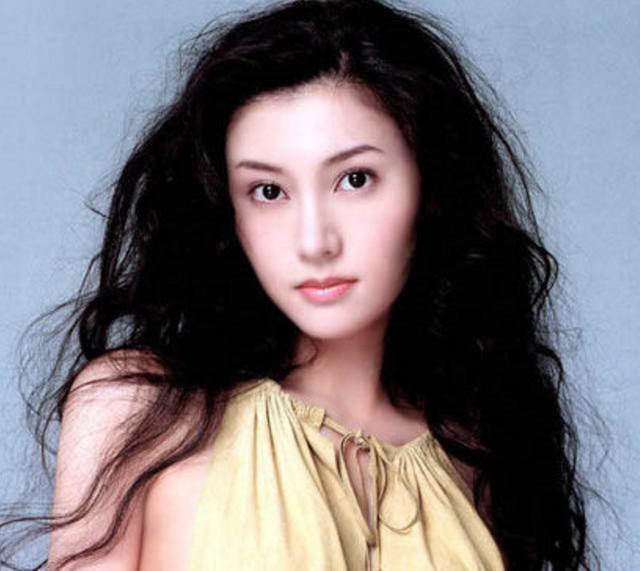 胡杏儿资料:女明星中有几位是混血儿？